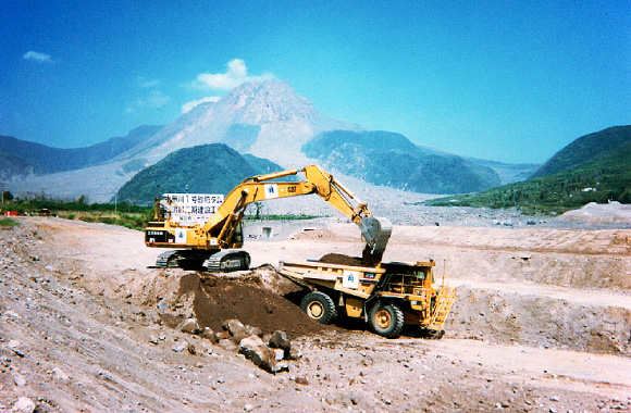 長崎県島原市内・雲仙普賢岳の噴火に伴う土石流対策工事
